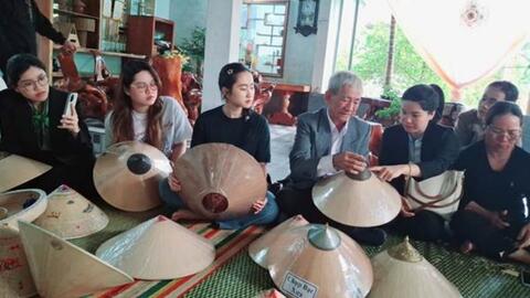 Gia Lai có thêm sản phẩm du lịch làng nghề nón ngựa Phú Gia