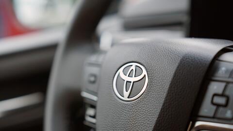 Toyota triệu hồi hơn 2.200 xe ở Việt Nam do lỗi hệ thống hỗ trợ đỗ