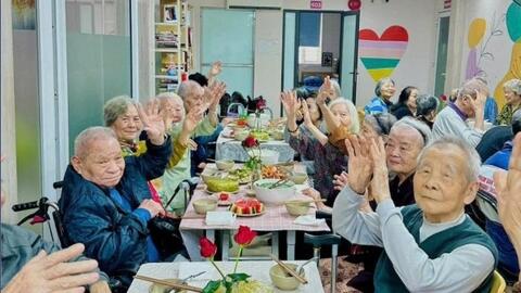 Tết ấm ở viện dưỡng lão
