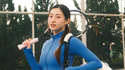 Hoa hậu Lương Thùy Linh khoe chân dài cực phẩm trên sân tennis