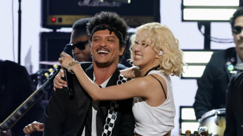 Rosé (BLACKPINK) xuất hiện yêu kiều, viết nên lịch sử tại Grammy