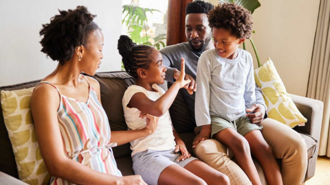 Cách giúp trẻ cân bằng thói quen sinh hoạt, đảm bảo sức khỏe trong ngày Tết