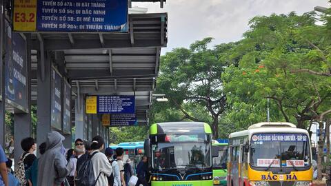 Hà Nội: Đáp ứng nhu cầu đi lại bằng xe buýt của người dân dịp Tết