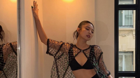 Jennie (BLACKPINK) gây 'bão' với trang phục táo bạo