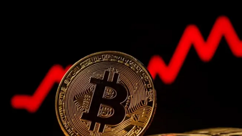 Giá Bitcoin lao dốc khi Tổng thống Donald Trump bày tỏ nghi ngờ về thỏa thuận chấm dứt chiến tranh với Iran