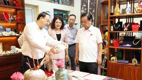 Để trẻ em chơi cùng di sản - Một cách giữ nghề cho ngày mai