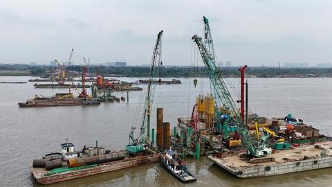 Đẩy nhanh 7 dự án cầu vượt sông Hồng: Gỡ “nút thắt” mặt bằng, quyết tâm vượt lũ tiểu mãn