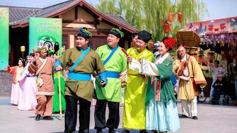 Công viên cổ trang Trung Quốc hút du khách trải nghiệm văn hóa nghìn năm