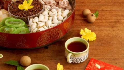 Ba tôi thưởng trà