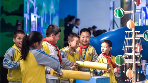 Trung Quốc lùi giờ học: Giảm áp lực cho học sinh