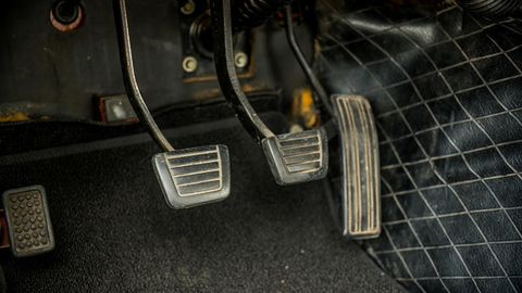 Vì sao một số xe cổ có tới bốn bàn đạp?