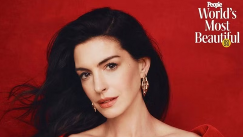 Nhan sắc 'mẹ bỉm 2 con' đẹp nhất thế giới năm 2026