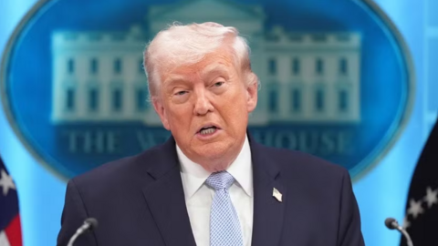 Dấu hiệu sự yếu kém của ông Trump hay đôi bên cùng có lợi?