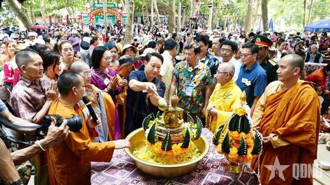 Tết Bunpimay ở Buôn Đôn