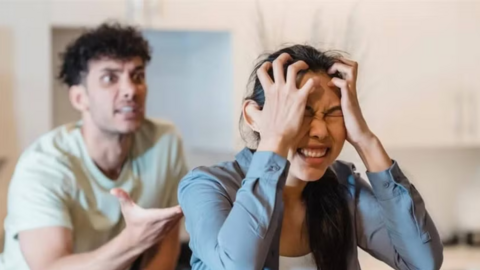 5 hành động dại dột nhất của phụ nữ khi yêu