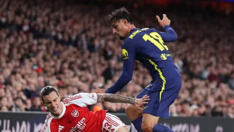 Đội nhà vào chung kết Champions League, cổ động viên Arsenal vẫn phẫn nộ