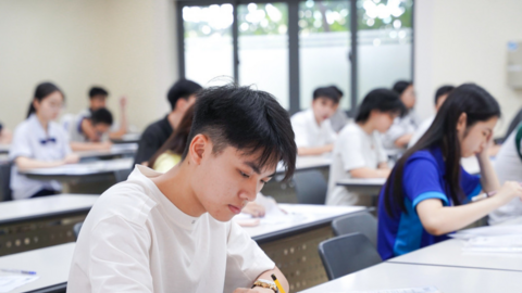 Lịch sử thành môn thi 'đắt khách' nhất kỳ thi tốt nghiệp THPT 2026, Bộ Giáo dục nói nhiều học sinh chọn vì đam mê