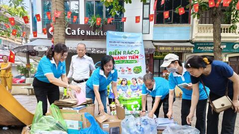 Phụ nữ phường Kim Liên: Biến phế liệu thành những việc làm tử tế
