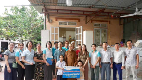 Mang yêu thương đến với trẻ em nghèo