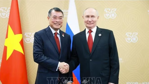 Thủ tướng Lê Minh Hưng hội kiến Tổng thống Nga Vladimir Putin