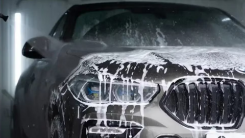 Bạn đang rửa xe sai cách và tự tạo vết xoáy trên lớp sơn