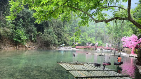 Thác Mây đẹp hoang sơ hút hàng nghìn du khách dịp hè