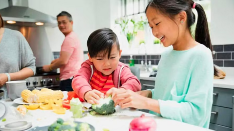 Cho con làm việc nhà không phải là ‘giáo dục chịu khổ’
