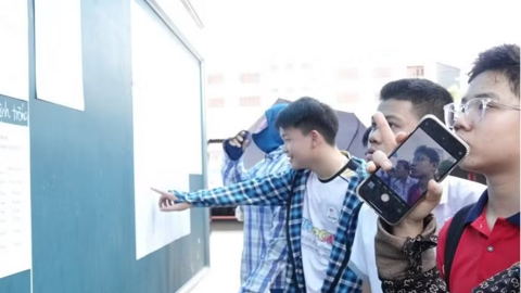 Nữ sinh trúng tuyển lớp 10 sau khi được điều chỉnh kết quả do nhầm vắng thi
