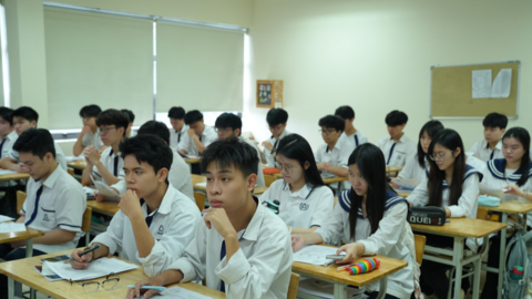 Học sinh phổ thông sẽ học 12 tiết AI mỗi năm từ 2026-2027