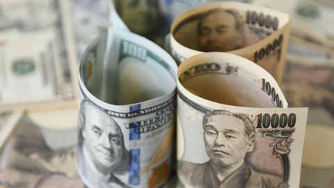 Tỷ giá USD hôm nay (26-8): Đồng USD quay đầu giảm