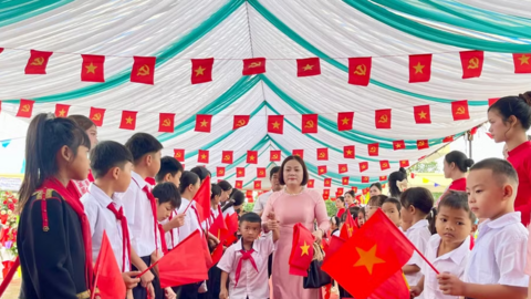 Học sinh vùng biên Gia Lai hân hoan bước vào ngôi trường mới