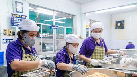 Podcast 01/10: Phụ huynh giám sát bữa ăn bán trú: Chính đáng, nhưng phải có trách nhiệm
