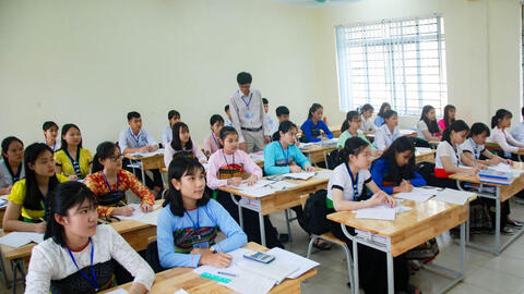 Đề xuất hỗ trợ 3,795 triệu đồng/tháng với sinh viên, học viên, nghiên cứu sinh dân tộc thiểu số rất ít người