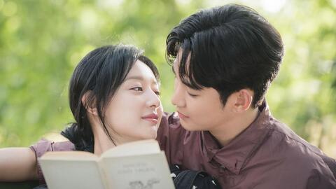 Podcast 09/10: Kim Ji Won tái xuất ấn tượng, Kim Soo Hyun vẫn chờ ngày trở lại màn ảnh