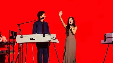 Podcast 13/10: Nayeon (TWICE) bất ngờ song ca cùng Charlie Puth trước 38.000 khán giả