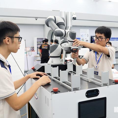 <a href="/hightech" title="Hightech" rel="dofollow">Hightech</a>