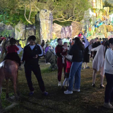 <a href="/kham-pha" title="Khám phá" rel="dofollow">Khám phá</a>