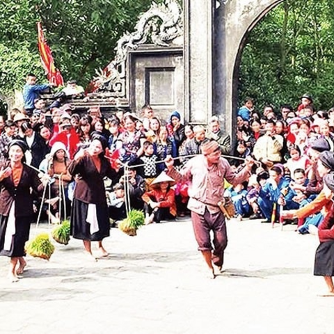 <a href="/kham-pha" title="Khám phá" rel="dofollow">Khám phá</a>