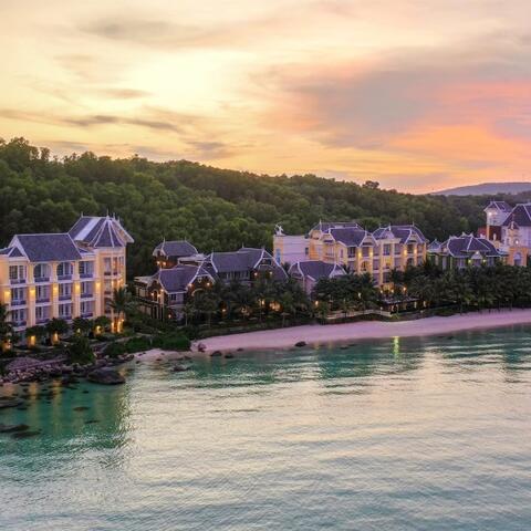 <a href="/kham-pha" title="Khám phá" rel="dofollow">Khám phá</a>