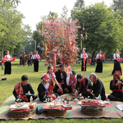 <a href="/kham-pha" title="Khám phá" rel="dofollow">Khám phá</a>