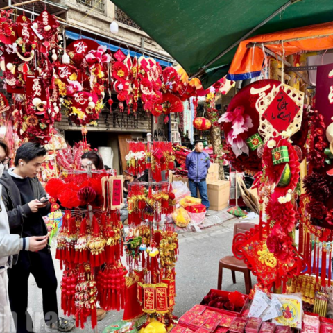 <a href="/kham-pha" title="Khám phá" rel="dofollow">Khám phá</a>