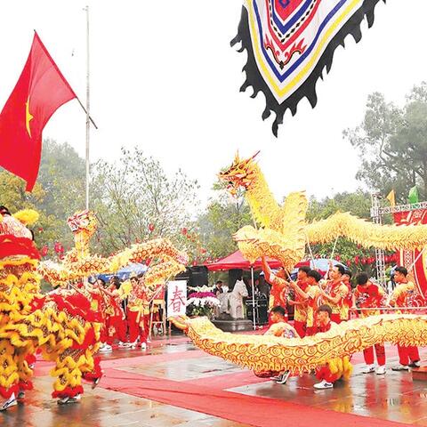 <a href="/kham-pha" title="Khám phá" rel="dofollow">Khám phá</a>