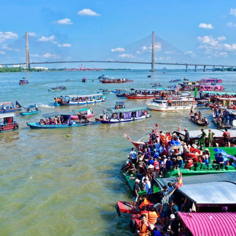 <a href="/kham-pha" title="Khám phá" rel="dofollow">Khám phá</a>