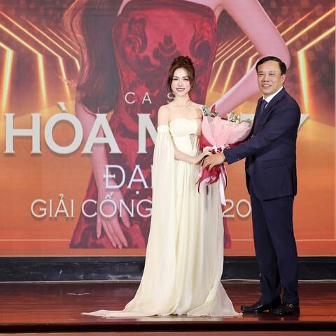 <a href="/gioi-tre" title="Giới trẻ" rel="dofollow">Giới trẻ</a>