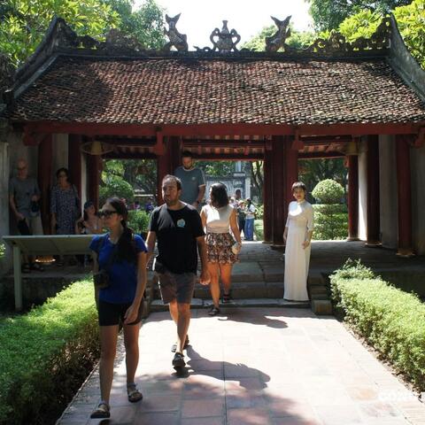 <a href="/kham-pha" title="Khám phá" rel="dofollow">Khám phá</a>