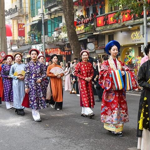 <a href="/kham-pha" title="Khám phá" rel="dofollow">Khám phá</a>