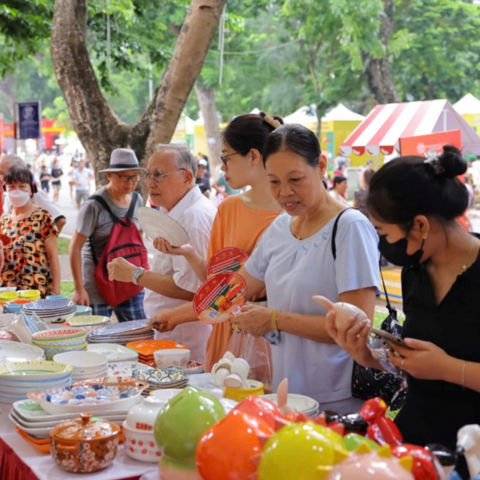 <a href="/kham-pha" title="Khám phá" rel="dofollow">Khám phá</a>