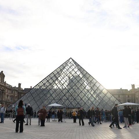 <a href="/kham-pha" title="Khám phá" rel="dofollow">Khám phá</a>