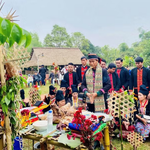 <a href="/kham-pha" title="Khám phá" rel="dofollow">Khám phá</a>