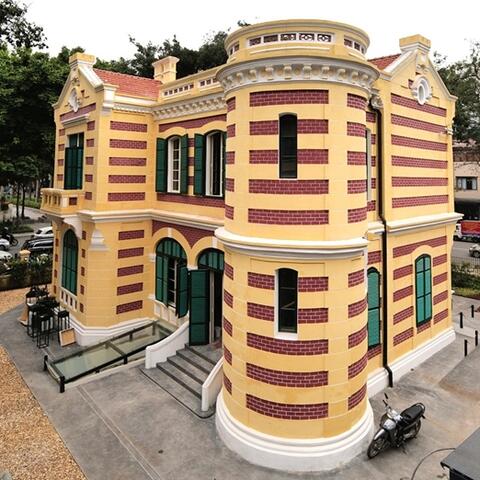 <a href="/kham-pha" title="Khám phá" rel="dofollow">Khám phá</a>